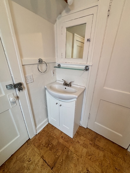 Building Photo - 1321 Lay Blvd