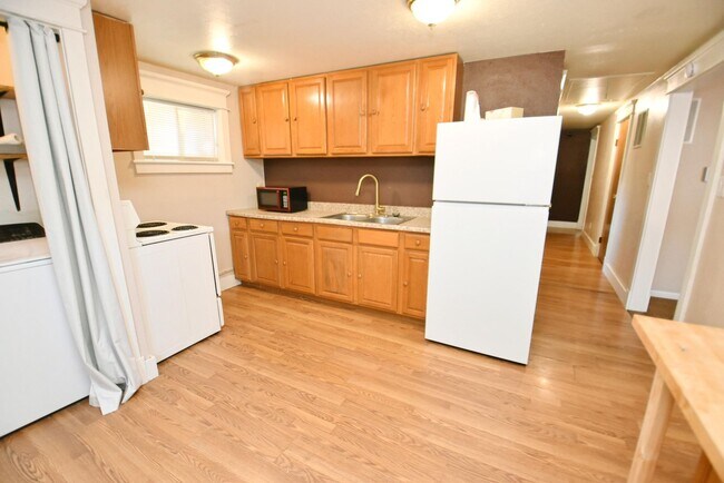 Building Photo - McKinley Terrace Home for Rent in South Bend, IN