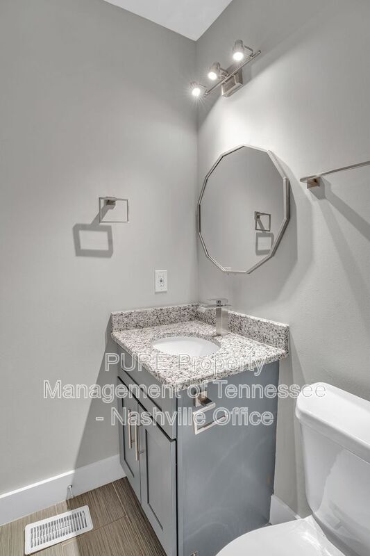 Building Photo - 3212A Lincoln Ave