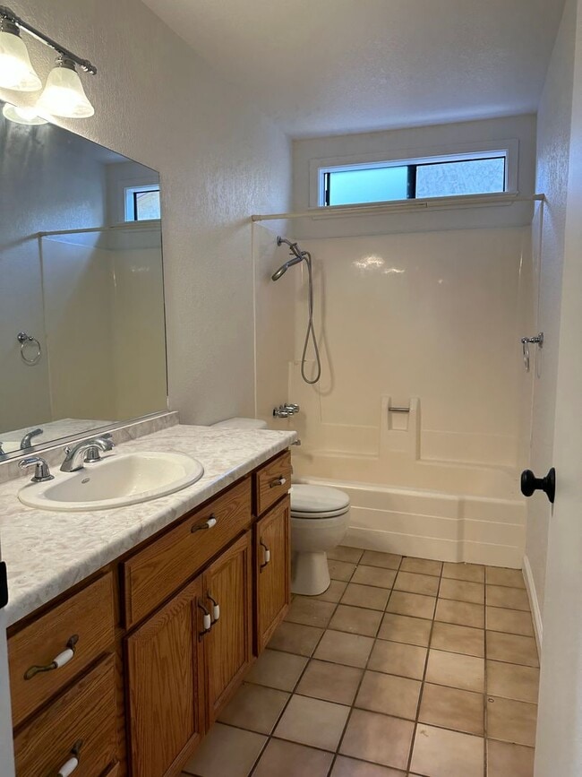 Building Photo - Mature dog considered. Nice home, convenient location off Placer & Wisconsin, Rdg.
