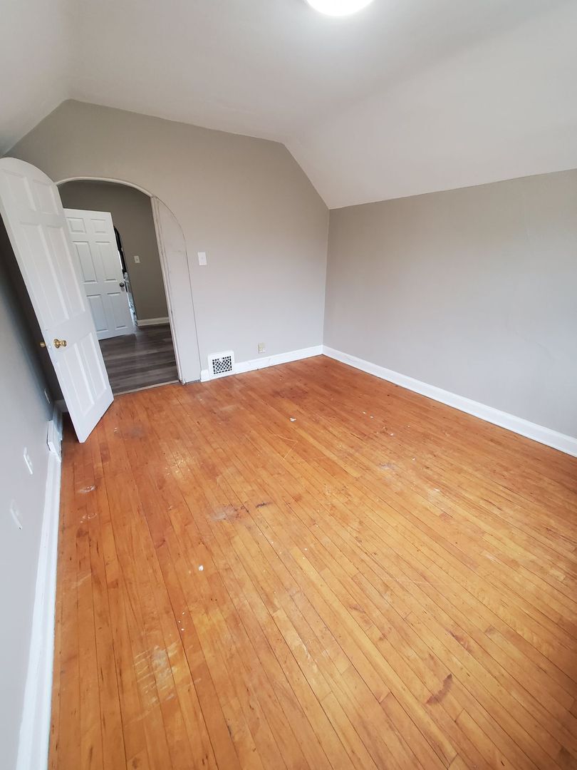 Building Photo - 2524 N Hubbard St