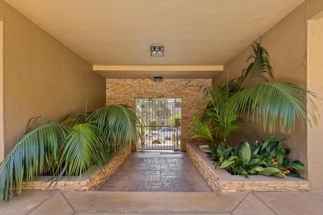 Building Photo - 5510 Adelaide Ave