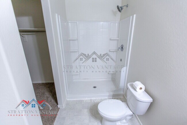 Building Photo - 5926 E Oasis Blvd