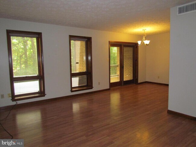 Building Photo - 44691 White Oak Ct