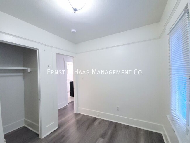 Building Photo - Charming 1 Bedroom Bungalow Apartment in C...