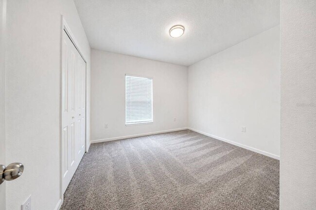 Building Photo - 688 Sand Pne Ln