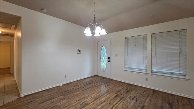Building Photo - 10635 Royal Cavins Dr