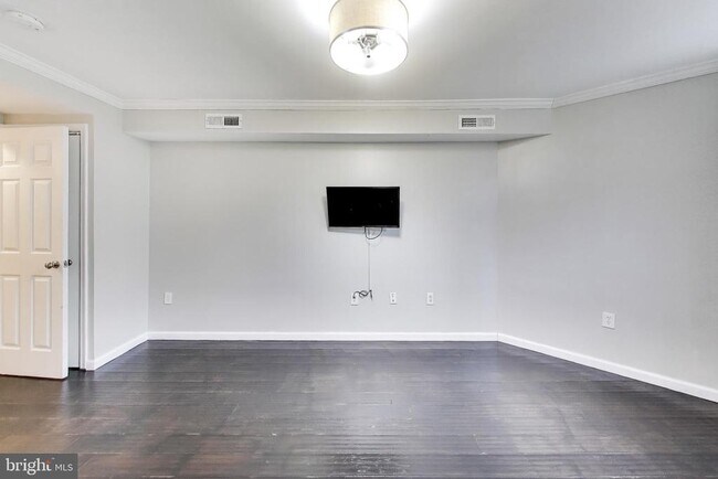 Building Photo - 1724 21st St NW