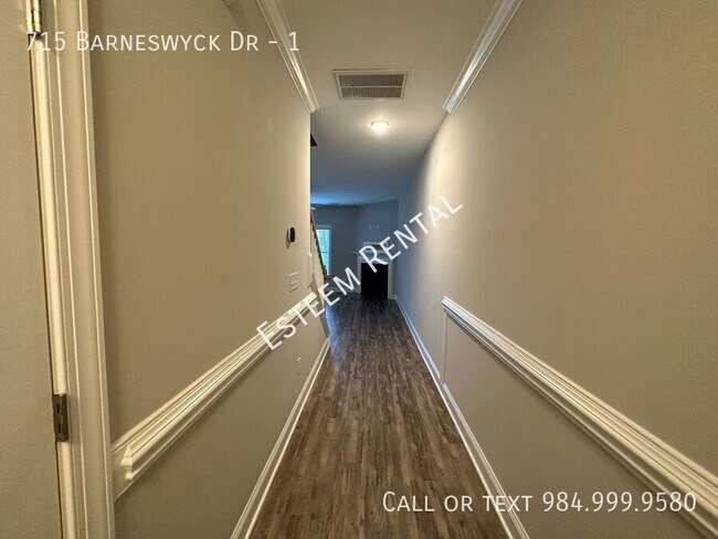 Building Photo - 715 Barneswyck Dr