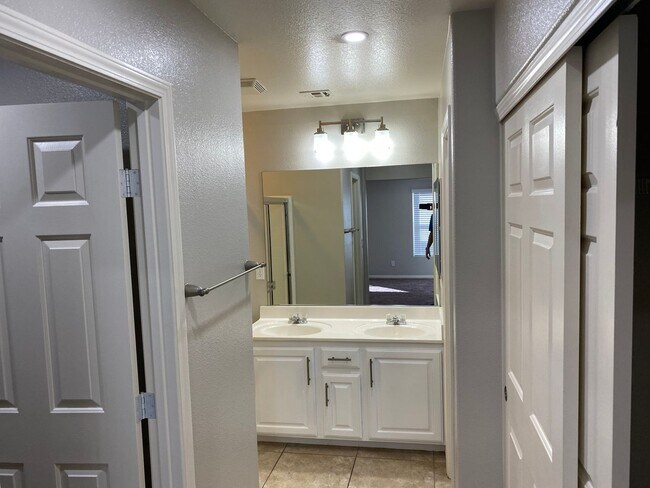 Building Photo - NW!!! 4 bedrooms!!! Pool and Spa!!! All ti...