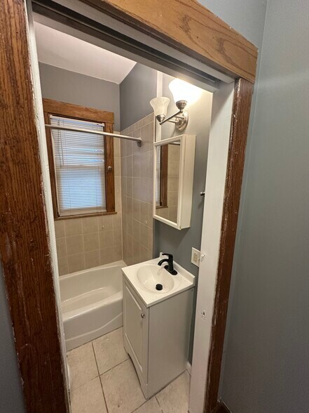 Building Photo - 1117 Foster St