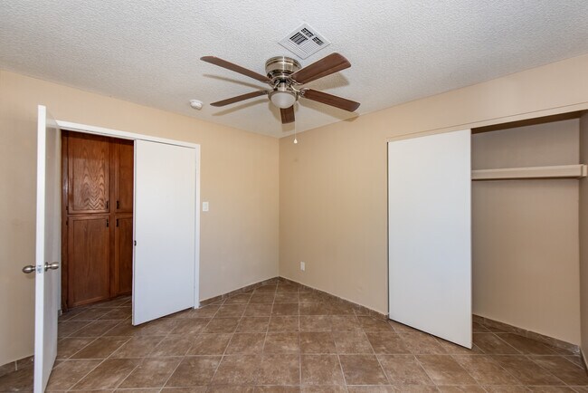 Building Photo - 4597 W 18th Pl