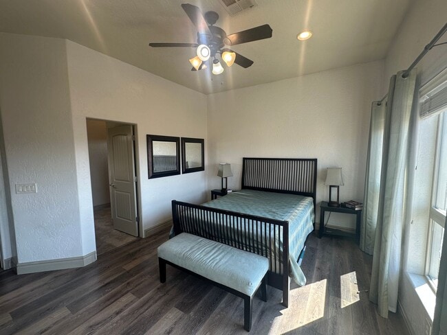 Building Photo - Bella Terrazza Condo