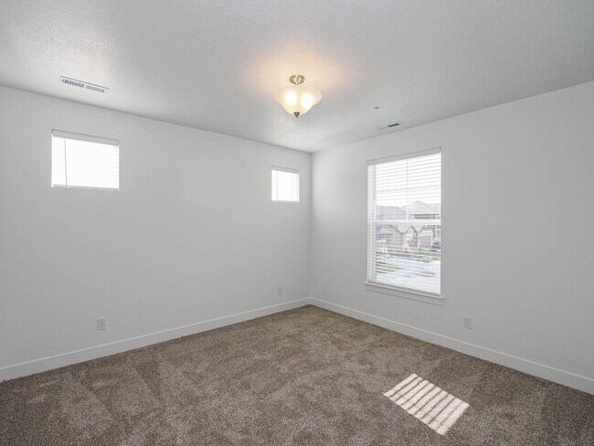 Building Photo - 6667 Twin Rocks Ln