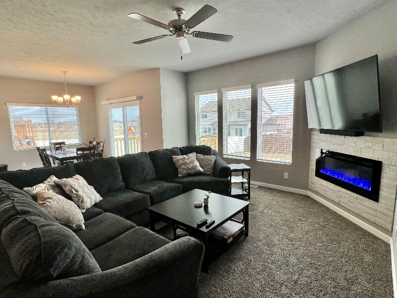 Building Photo - 1909 Hummingbird Dr