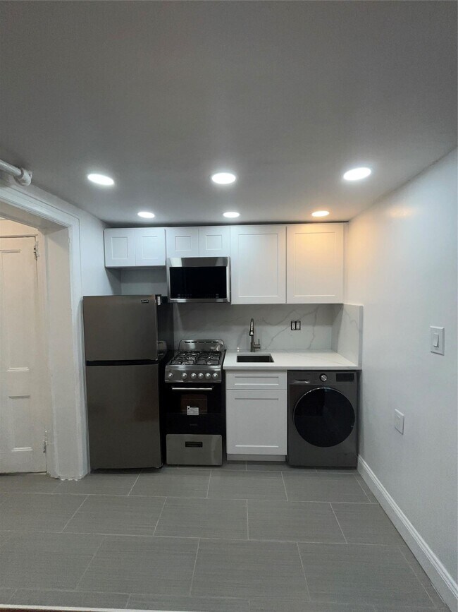 Building Photo - 138 Adelphi St