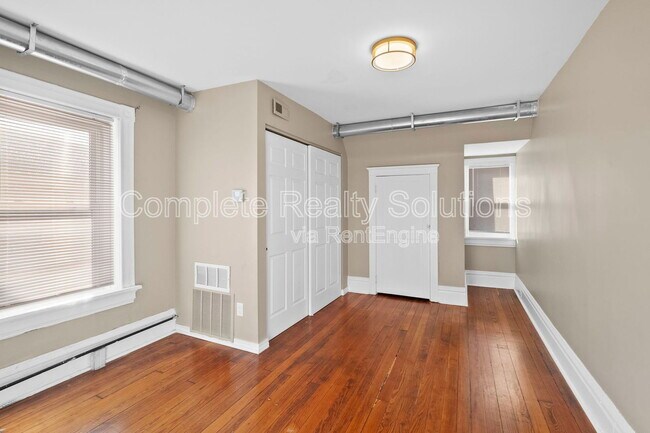 Building Photo - 2137 Russell Blvd