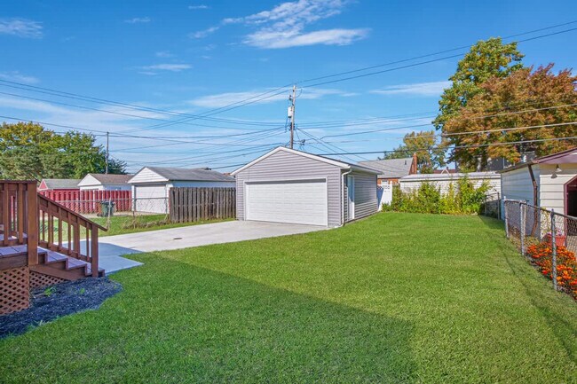 Building Photo - 7906 Lanyard Dr