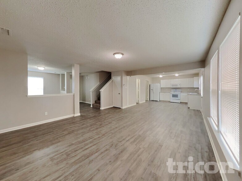 Building Photo - 6712 W Philadelphia Dr