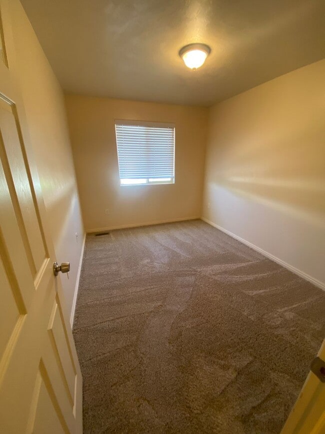 Building Photo - 577 N 100 E