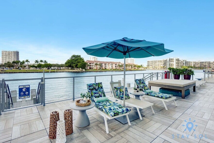 Building Photo - 4010 S Ocean Dr