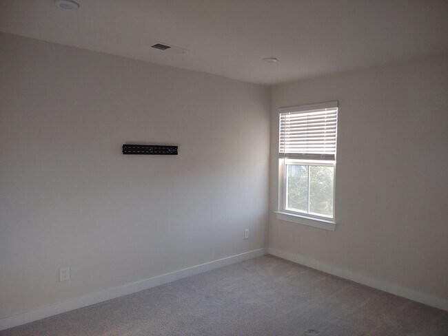Building Photo - Superlative 6 Bedroom, 5 Bathroom Home in ...
