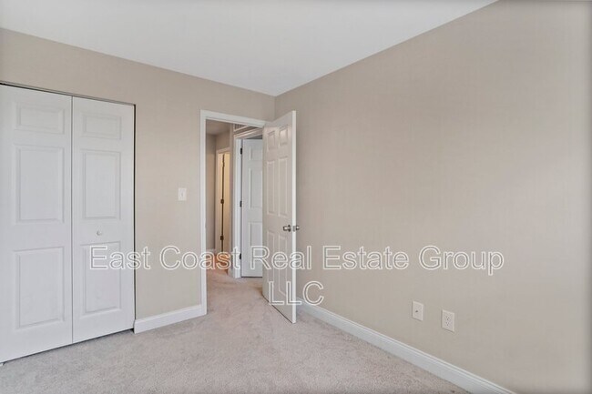 Building Photo - 575 Lancaster Pl