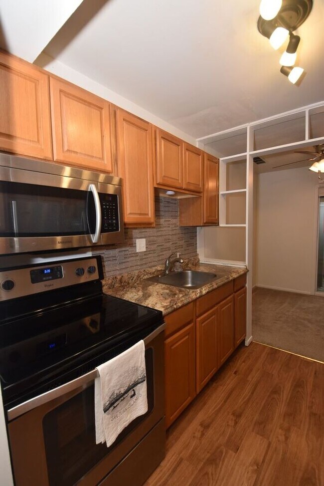 Building Photo - South Bend's Topsfield 1 bedroom Condo for...
