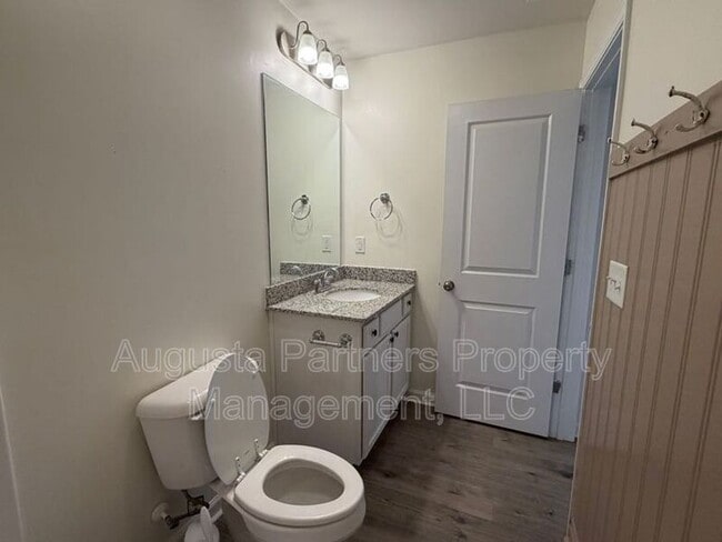 Building Photo - 1097 Sapphire Dr