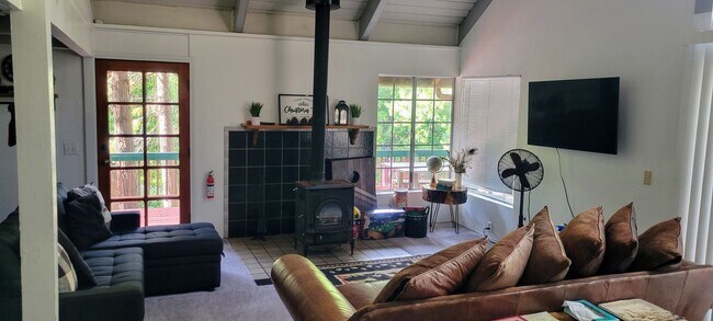 Building Photo - 3 bedroom, 2 bathroom in Twin Peaks