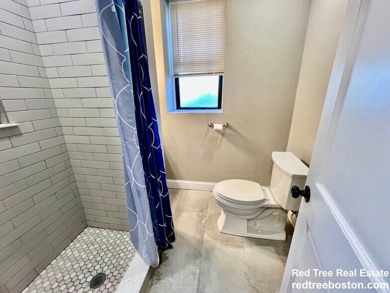 Building Photo - 1914 Beacon St