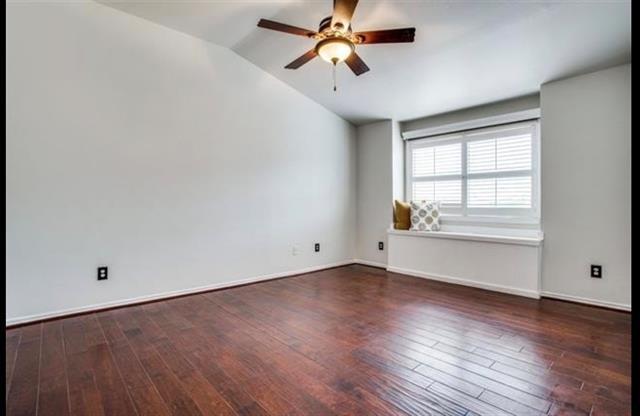 Building Photo - 2032 Signal Ridge Pl