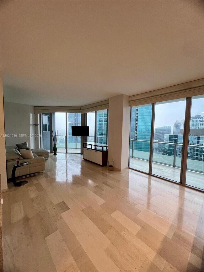 Building Photo - 1300 Brickell Bay Dr