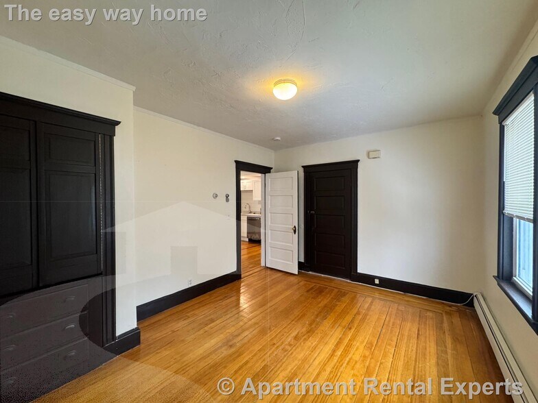 Building Photo - 38 Linden Ave