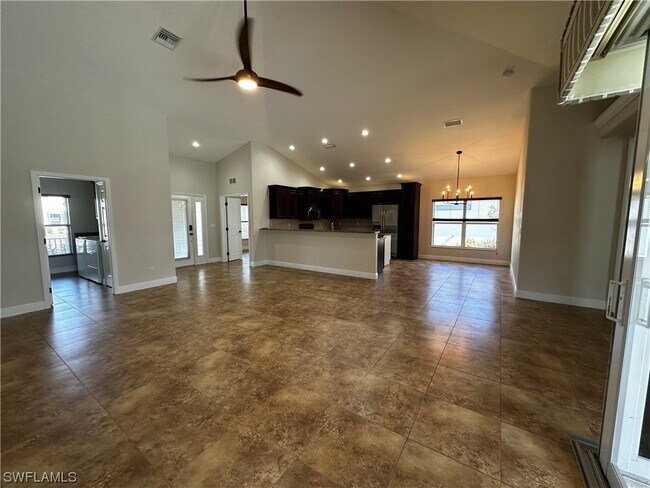 Building Photo - 156 Destiny Cir