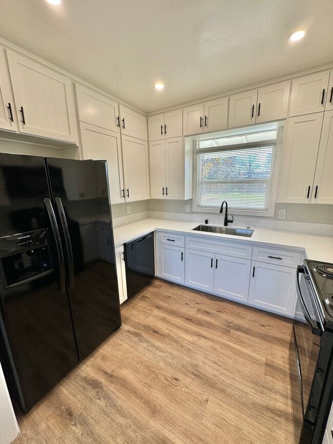 Building Photo - Remodeled 3BD/1BA Single-Family Home – Mov...