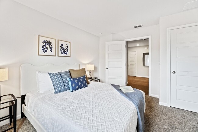 Building Photo - 1949 Tree Swallow Dr