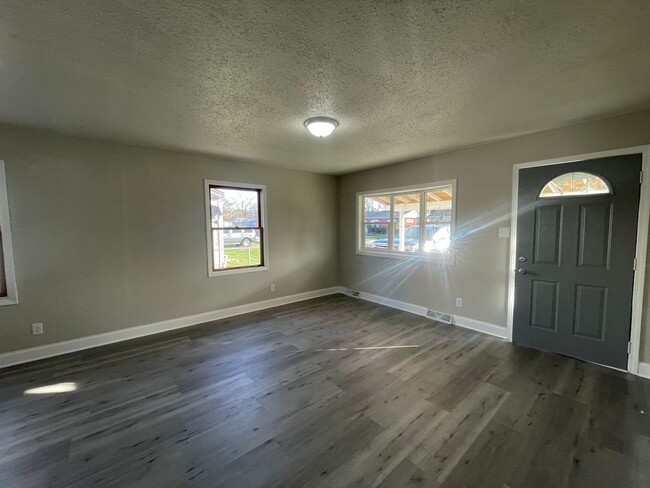 Building Photo - 3BD/1BA Ranch For Rent