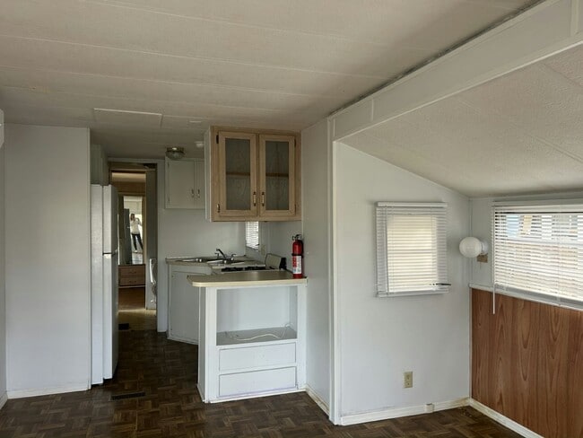 Building Photo - 38651 Tarr Dr