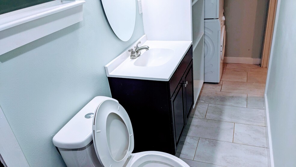 Building Photo - 917 Hendricks Ave