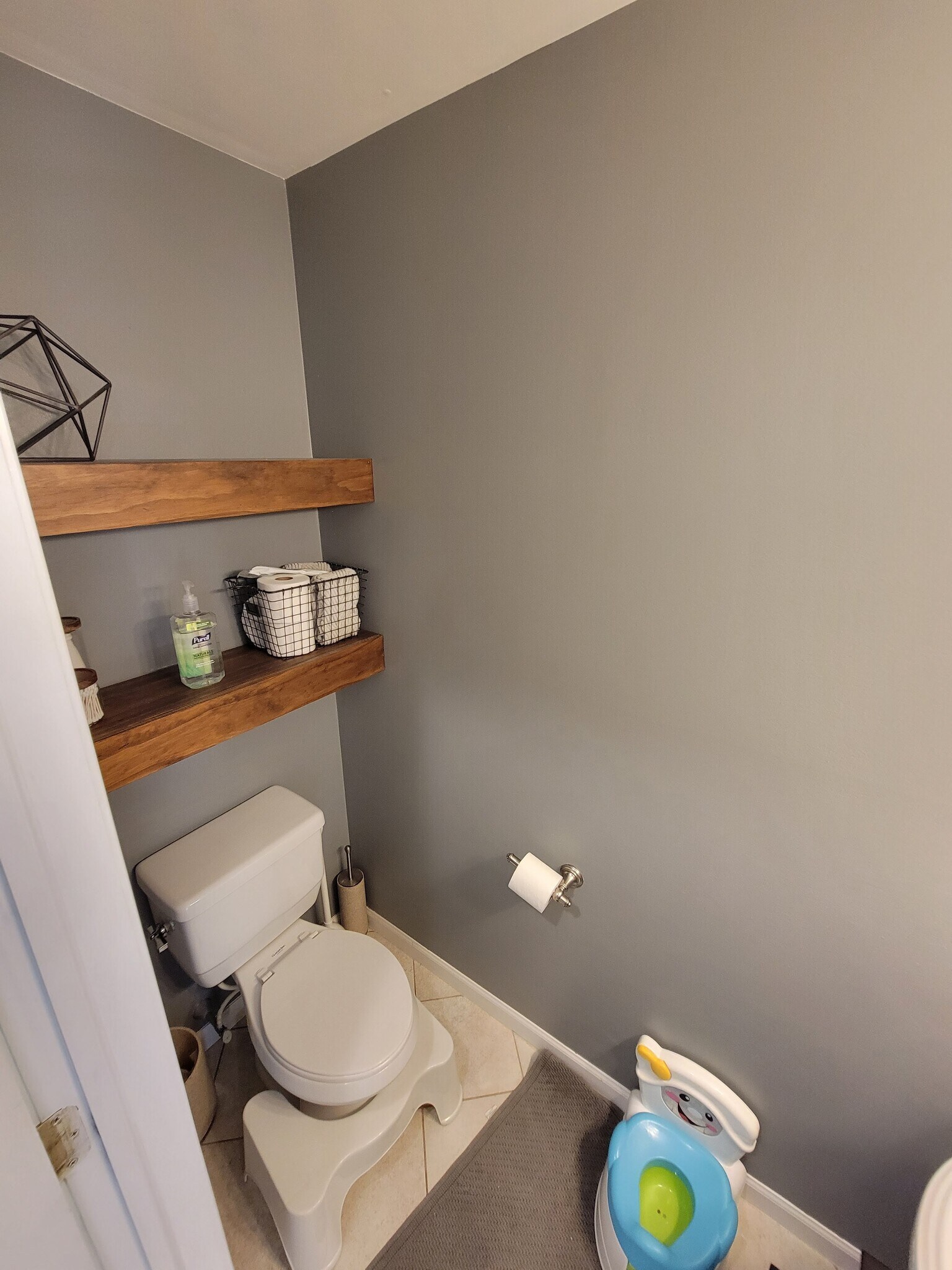 Powder Room - 555 Coventry Lane