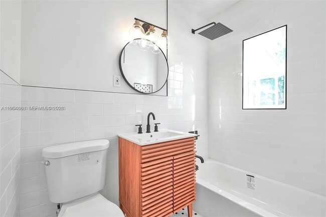 Building Photo - 9173 Byron Ave