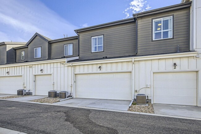 Building Photo - 2060 Autumn Moon Dr