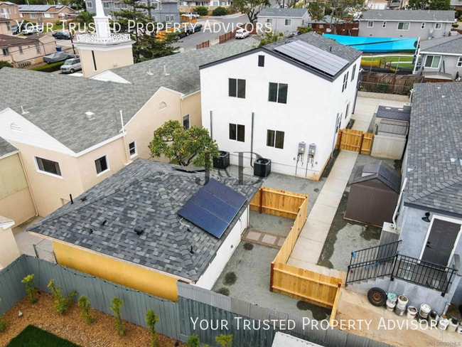 Building Photo - 6750 N Elman St