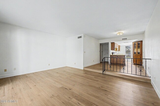 Building Photo - 5207 S Hazelton Ln