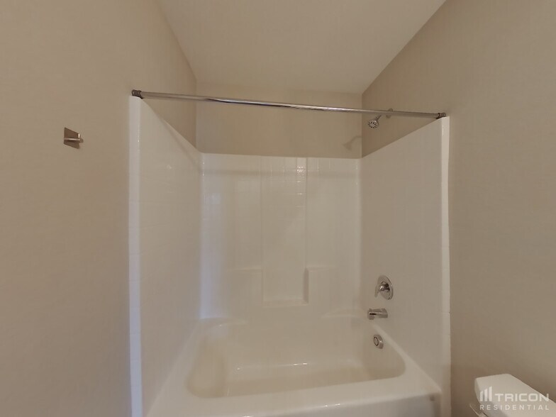 Building Photo - 6028 Parkview Hills Ln