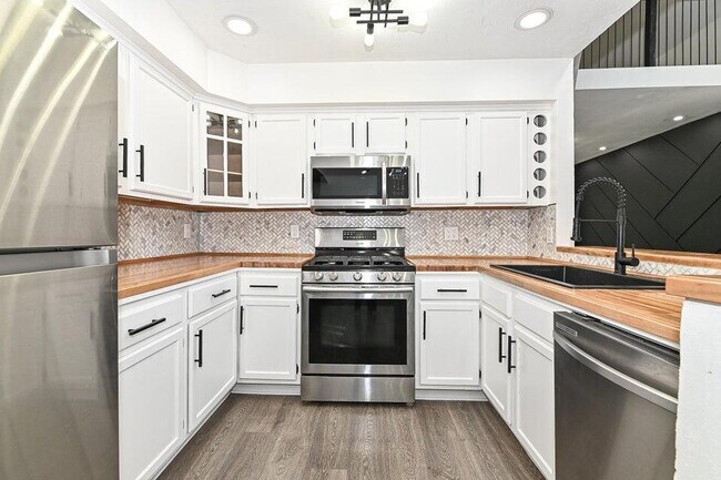 Building Photo - 118 W Reservoir Ave