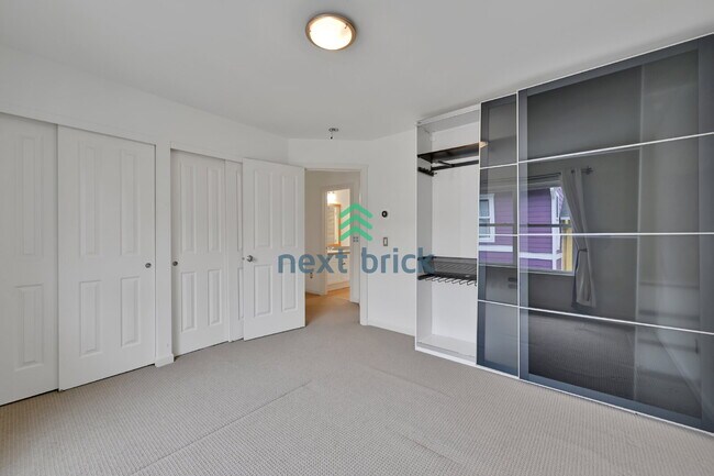 Building Photo - Live Easy in This Beautiful 2-Bedroom Condo