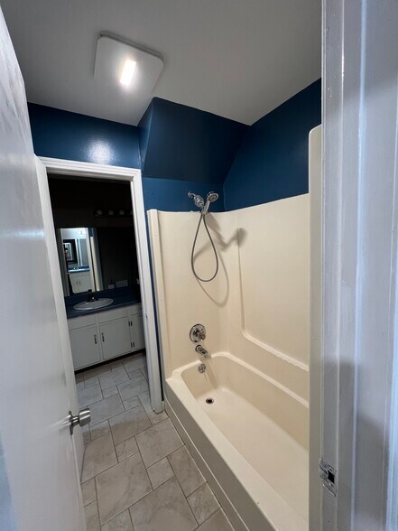Building Photo - 2929 Selena Dr