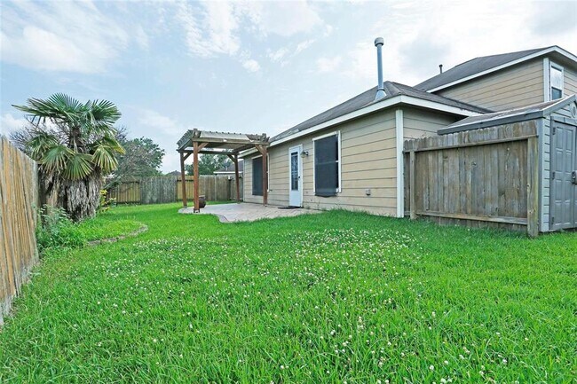 Building Photo - 1939 Wooded Acres Dr